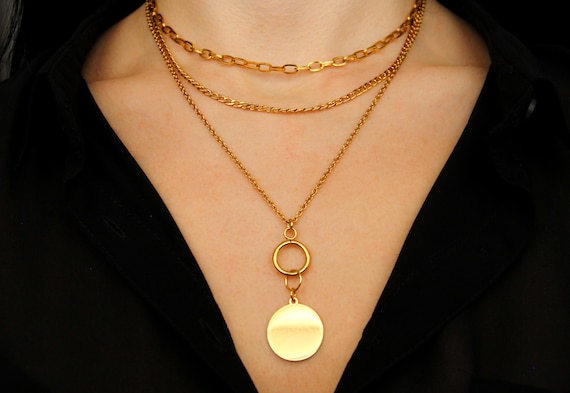 Gold round disc best sale necklace
