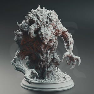 Pode incluir: Estatueta de monstro cinzento detalhada, com uma superfície texturizada e orgânica. A criatura tem múltiplos membros com garras afiadas e uma superfície rugosa e irregular. Assenta numa base circular, tema de fantasia ou terror.