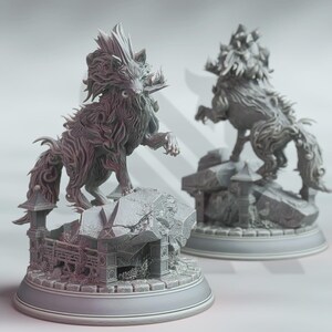 Può includere: Due statue di lupo grigie con dettagli intricati della pelliccia e un design stilizzato. Un lupo è in posa con una zampa alzata, sopra una base rocciosa con una pagoda in miniatura. L'altro lupo è in una posa simile. Entrambi sono su una base circolare.
