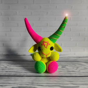 Baphomet, knitted Baphomet, occult, pentagram