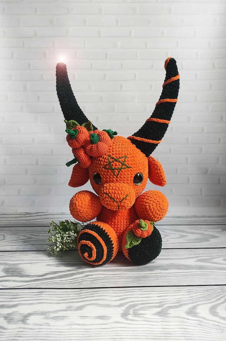 Baphomet, crochet Baphomet, creepy, occult decor 