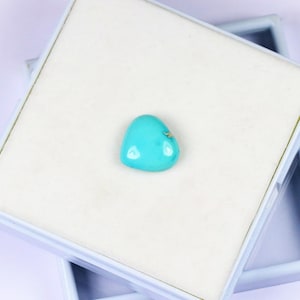 Sleeping Beauty Turquoise Cabochon: 19.50 Carat Arizona Heart Gemstone