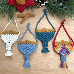Macramé Menorah Ornament, menorah wall hanging, Hanukkah Gift