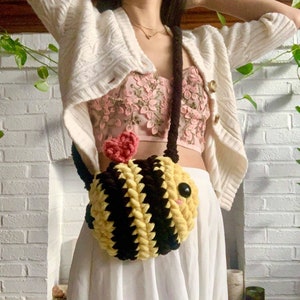 Heart Wing Crochet bee bag- yellow bee | halloween statement bag | shoulder bag | crossbody bag | amigurumi | handmade  | made to order