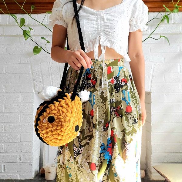 Crochet Bee Shoulder Bag: Handmade Amigurumi Plush Purse