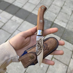 Personalisierte Wolf Gravur Taschenmesser: Walnussholz Griff, Lederscheide