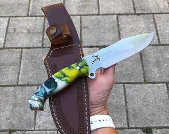 Specialdesignad jaktkniv: Graverat blad i tyskt stål (4116), handtag i epoxi