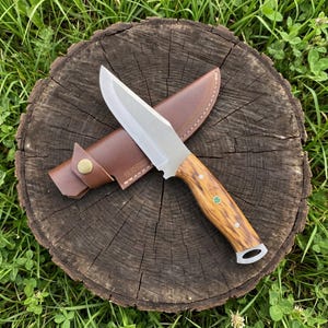 Personalisiertes Jagdmesser: Rasiermesserscharfer Zebrawood-Griff, Lederscheide Bild 4