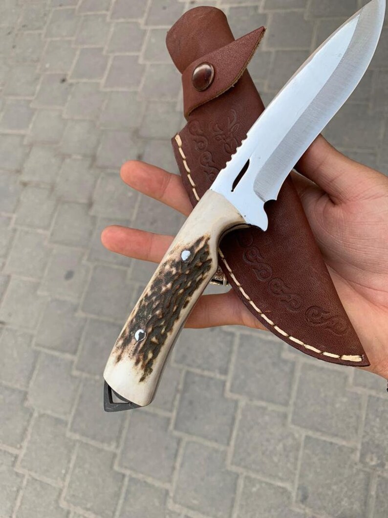 Easy to carry leather holster that can be attached to a belt