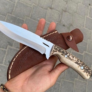 A comfortable and ergonomic handle with a stylish design