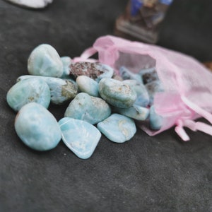 Larimar tumbles and chips