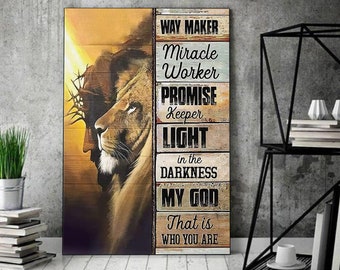 Puede incluir: Un póster religioso con un león y la cara de un hombre, ambos con una corona de espinas. El póster tiene un fondo de madera con las palabras "Way Maker, Miracle Worker, Promise Keeper, Light in the Darkness, My God, That is Who You Are".