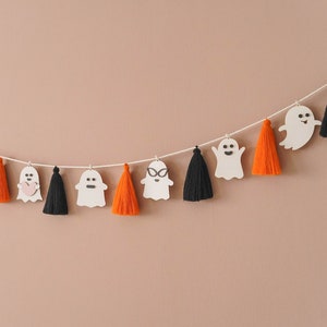 Macrame Halloween Garland, Ghost Garland, Mantel Decor, Halloween Bunting, White Ghost, Felt Garland, Happy Halloween, Spooky Home Decor V13