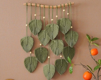 Colgante de pared con hojas de macramé, arte de pared verde, decoración bohemia, regalos para casa nueva, decoración rústica, estilo moderno de mediados de siglo L02
