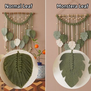 Op de afbeelding: Twee macram&eacute; wandhangers met verschillende bladvormen. De linker is gelabeld "Normal Leaf" en de rechter is gelabeld "Monstera Leaf". Beide hangers zijn gemaakt van natuurlijke vezels en hebben een rustieke, bohemian stijl.