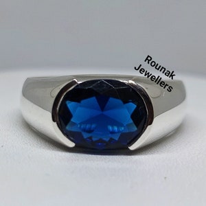 ブルーサファイアリング、ステートメントリング、ソリッド925スターリングシルバー、ハンドメイドジュエリーリング、オーバルジェムストーンリング、花嫁介添人ギフト、彼女へのギフト。