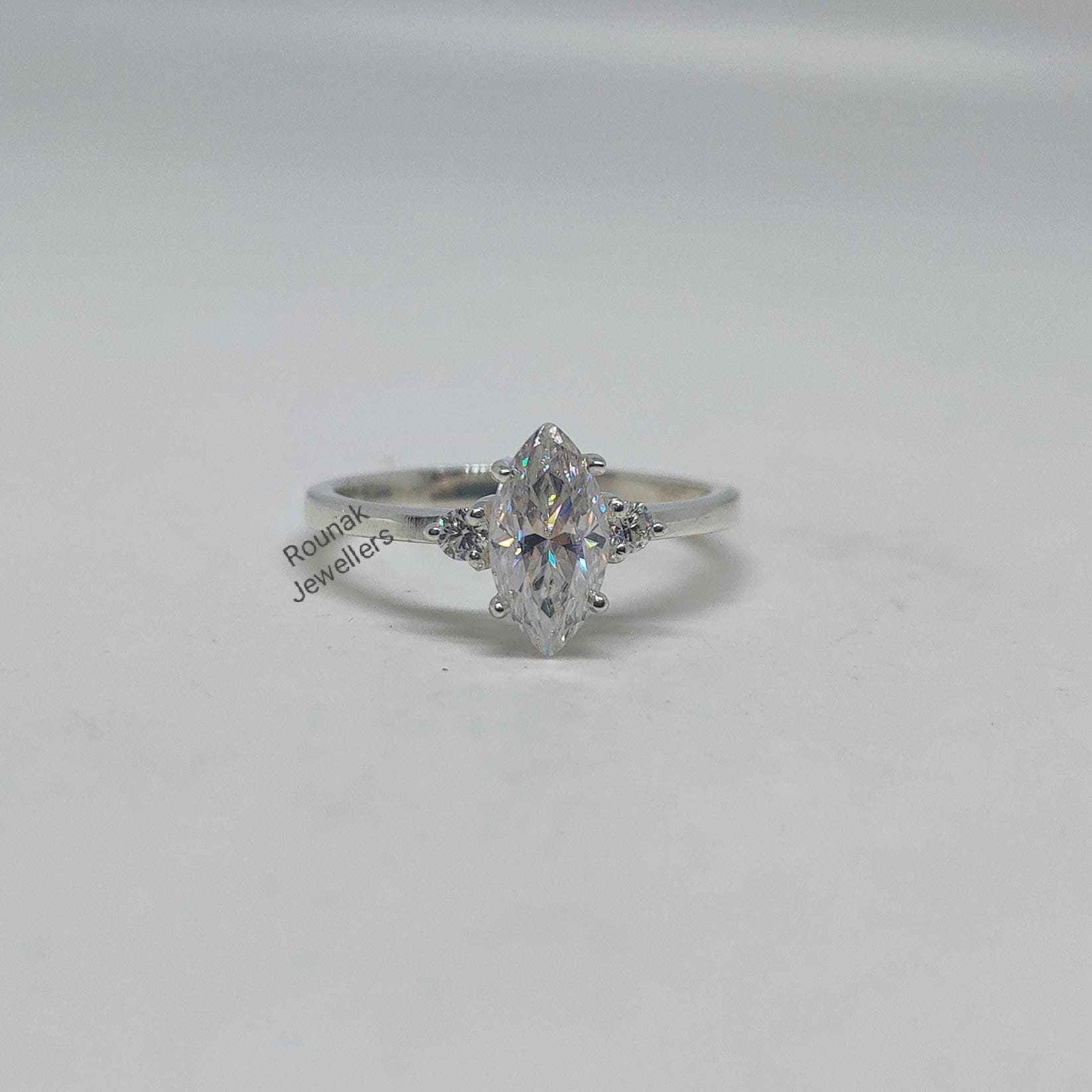 Marquise Moissanit Statement Ring: 18K Weißgold Verlobungsring