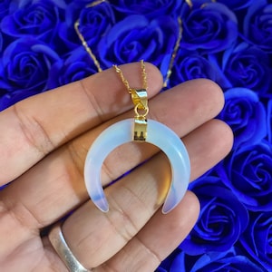 Opal Quarz Halbmond Halskette