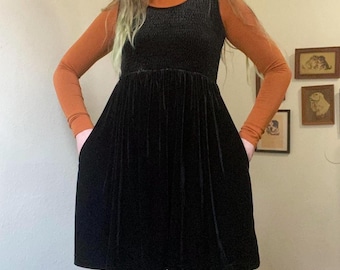 90s vintage black velvet babydoll mini dress with pockets