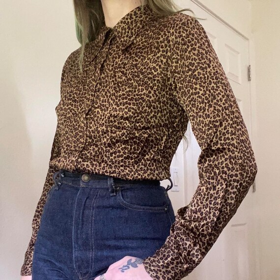 Vintage leopard print silk dagger collar blouse - image 2