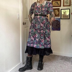 Vestido midi babydoll con cuello de encaje y estampado floral paisley vintage de los años 80 y 90 imagen 5
