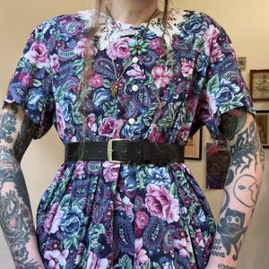 Vestido midi babydoll con cuello de encaje y estampado floral paisley vintage de los años 80 y 90 imagen 2