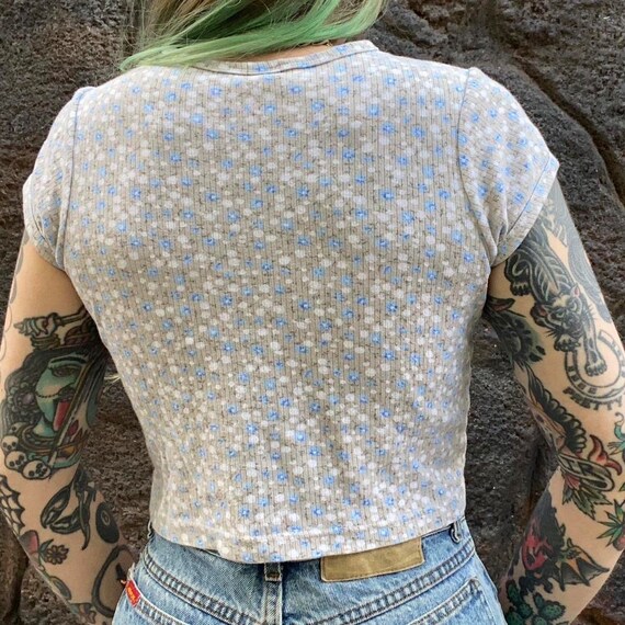 90s vintage Baby Guess ditsy floral print crop top - image 4