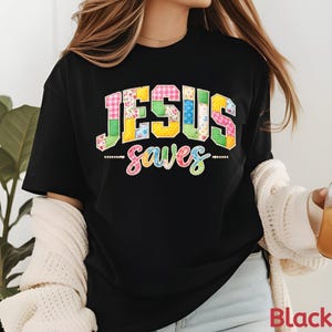 イエスは救うスウェットシャツ、信仰に基づいたTシャツ、宗教的な服、イエスを愛する人への贈り物、かわいいパッチワークアップリケ、日曜学校、クリスチャンTシャツ