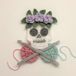 Téléchargement instantané de motif d'applique de crâne au crochet floral