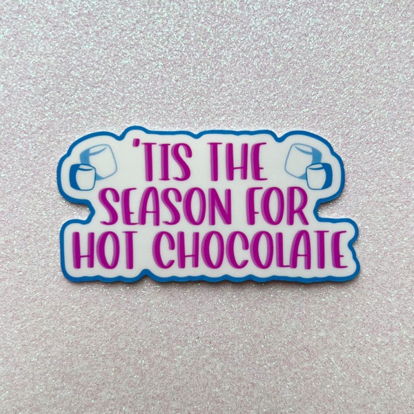 Tis the Season for Hot Chocolate Sticker | Winter Aufkleber | Laptop Aufkleber | Weihnachtsstrumpf Stuffer | Rosa Blauer Aufkleber | ScharfKakao