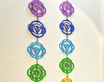 7 chakra's muur hangen, chakra's muur decor, chakra's toran, gekleurde kralen, yogastudio decor, boho interieur, houten muurkunst, vrede en liefde