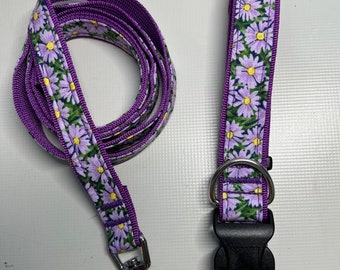 Adjustable dog collar and lead set in lilac daisies