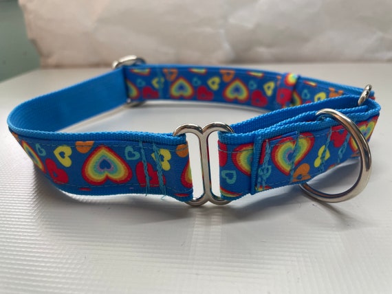 Martingale 25mm/20mm dog collar in rainbow hearts design