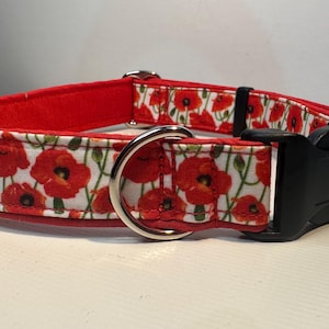 Adjustable dog collar in red poppies design