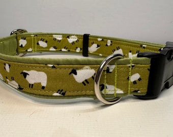 Adjustable dog collar in green sheep design