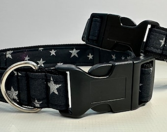 Adjustable dog collar in stars design