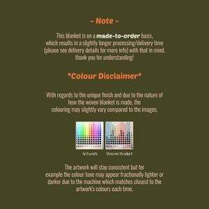 Pu&ograve; includere: Testo che spiega che questa coperta &egrave; realizzata su ordinazione, il che significa che potrebbe richiedere pi&ugrave; tempo per essere elaborata e spedita. Include anche una dichiarazione di non responsabilit&agrave; sul colore, che spiega che i colori reali potrebbero variare leggermente dall'immagine a causa della natura del processo di tessitura. La dichiarazione di non responsabilit&agrave; include due campioni di colore, uno etichettato come "Artwork" e l'altro come "Woven Product".