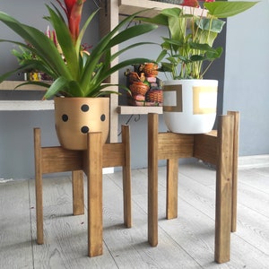 2er Set Holz-Blumenständer für Zimmerpflanzen. Blumenständer Indoor Blumenbank Holz Mid Century Blumenbank.