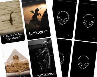 Peut inclure: Un ensemble de cartes noires avec diverses images et du texte. Les cartes présentent des images du monstre du Loch Ness, d'une licorne, d'un sphinx et d'une figure humanoïde. D'autres cartes ont un design de tête d'extraterrestre blanc.