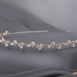 Florist Design in Gemstone Thin Headband in gold Color for Woman