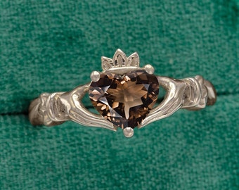 Anillo de compromiso de cuarzo ahumado Claddagh, anillo de bodas único en forma de corazón, anillo nupcial antiguo de cuarzo ahumado, anillo de aniversario Art Deco vintage