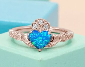 Herzförmige blauer Opal Claddagh Verlobungsring Art Deco Blauer Opal Brautring Einzigartiger Claddagh Stil Opal Ehering Jahrestagsgeschenk