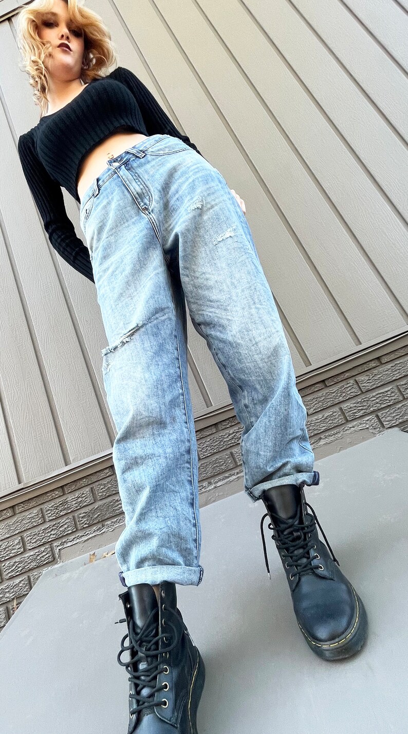 Baloon Baggy Fitted Distressed Baggy Jorts Unisex
