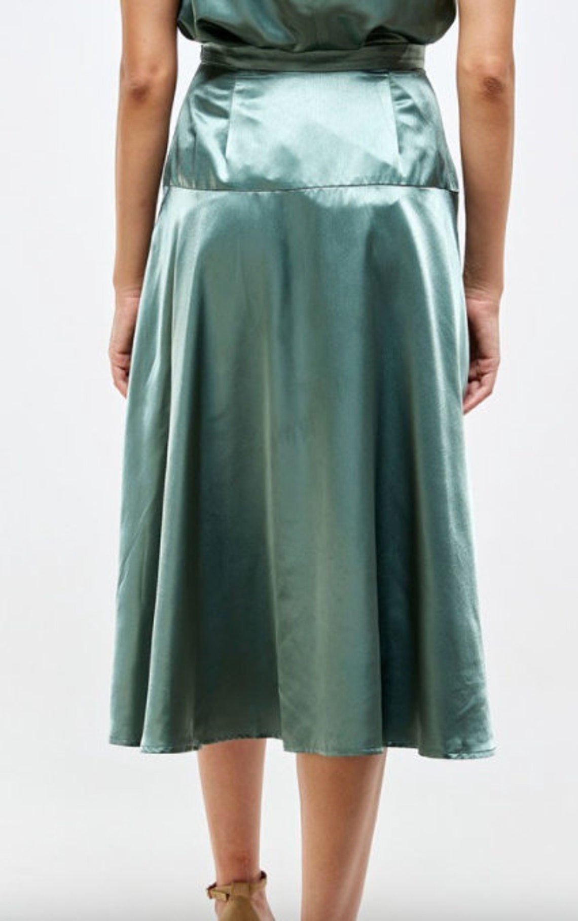 sage ruched side midi skirt
