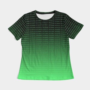 Op de afbeelding: Een zwart en groen dames T-shirt met een verloop. Het shirt heeft een patroon van groene binaire code op een zwarte achtergrond.