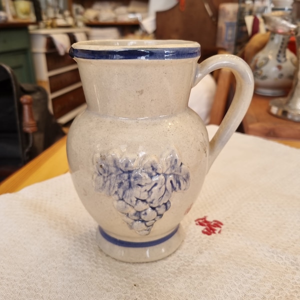 Alte Keramik Steingut mit Weintrauben Vase Kanne Krug für Trockenpflanzen oder Getränke