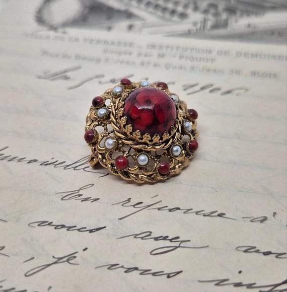 Broche Vintage Art Déco Années 50 - Fleurs Avec Perles Rouges, Métal Doré