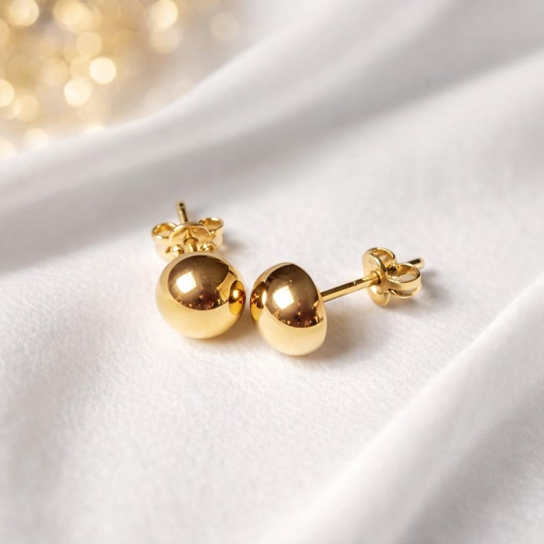 Orecchini a bottone a mezza sfera in oro giallo massiccio 18k (750/1000) – diametri da 3 a 8 mm – Confezione regalo e sacchetto immagine 2