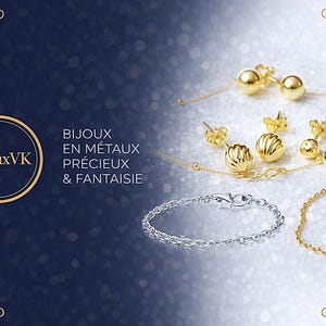 Puede incluir: Joyer&iacute;a dorada y plateada, incluyendo pendientes, collares y una pulsera, se exhibe sobre un fondo degradado azul y blanco. La imagen tambi&eacute;n presenta el texto "Bijoux VK" y "Bijoux en m&eacute;taux pr&eacute;cieux & fantaisie."