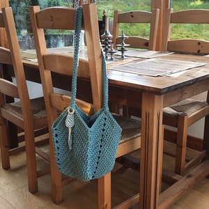 Crochet shoulder strap bag